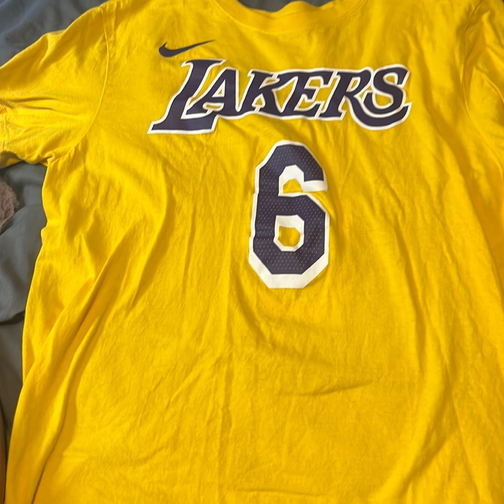 Lakers t shirt   Lebron James